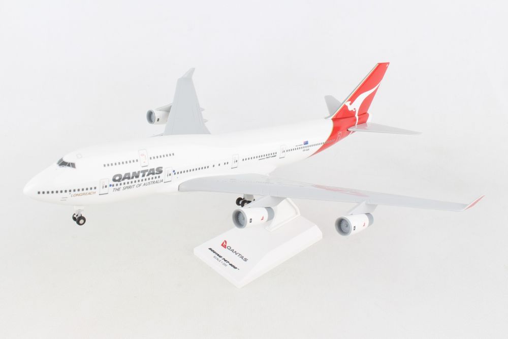 Daron SKYMARKS QANTAS 747-400 1/200 W/Gear HARS Museum 