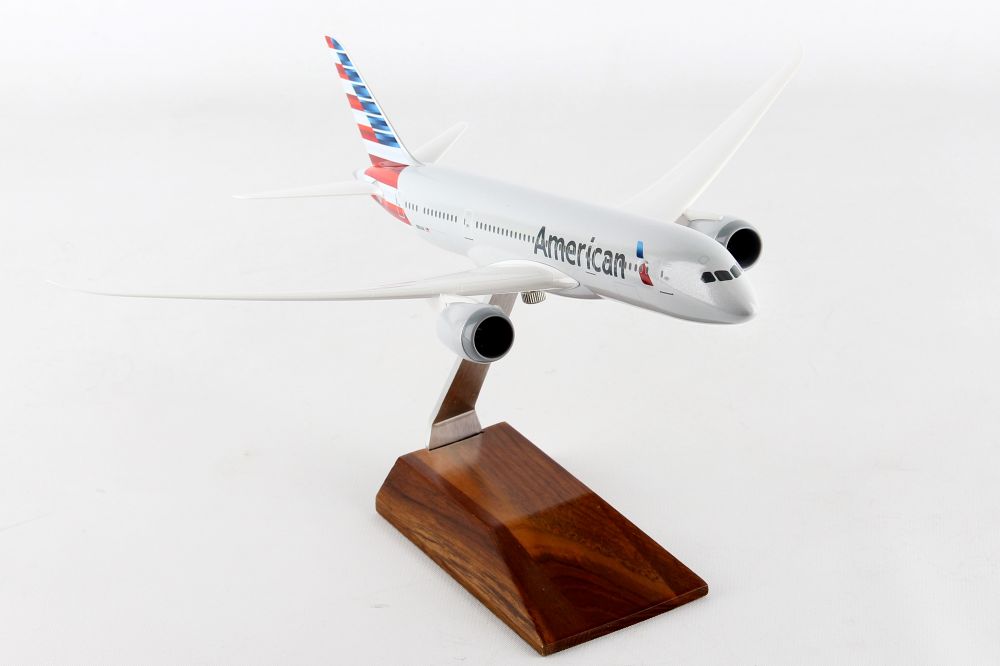 Daron Skymarks American 787-8 1/200 with Wood Stand Model Aircraft 