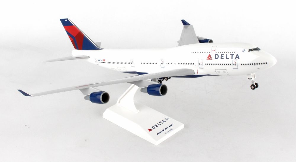 Flight Miniatures Delta Airlines Boeing 747-400 1/200 Scale Model with Stand 