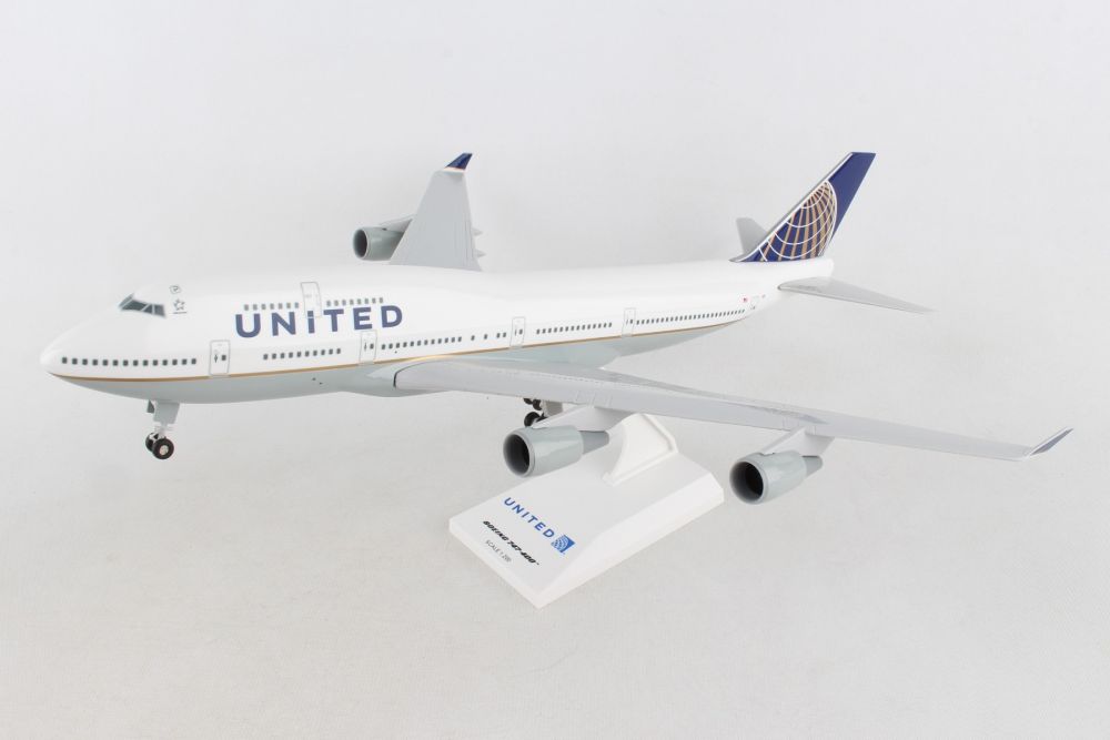 1/200 Scale White Daron Skymarks United 747-400 Post Co Merge Model Kit with Gear 