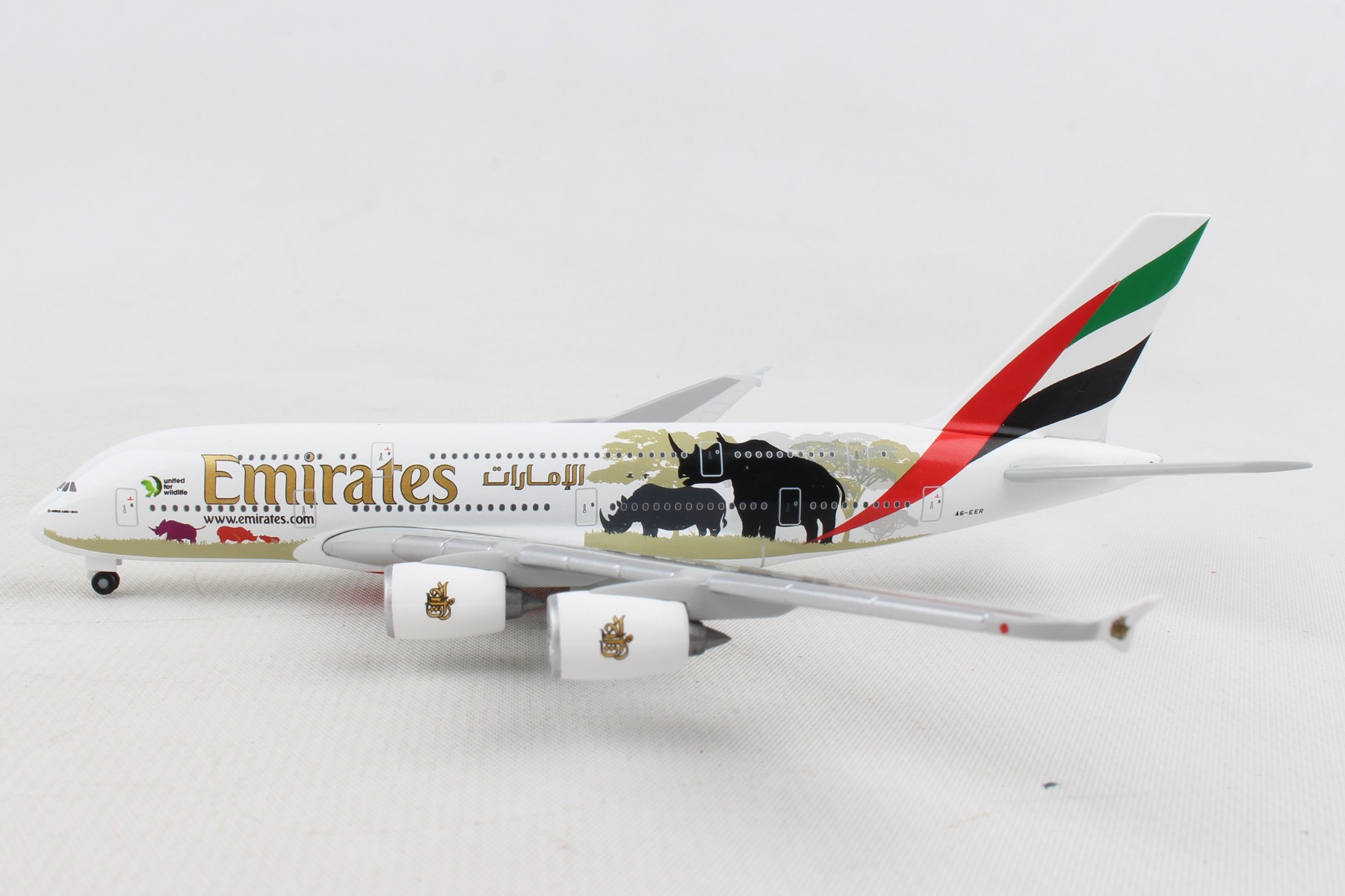 New 1/1000 Scale Emirates AirBus A380 Passenger Aircraft Diecast Metal Model 