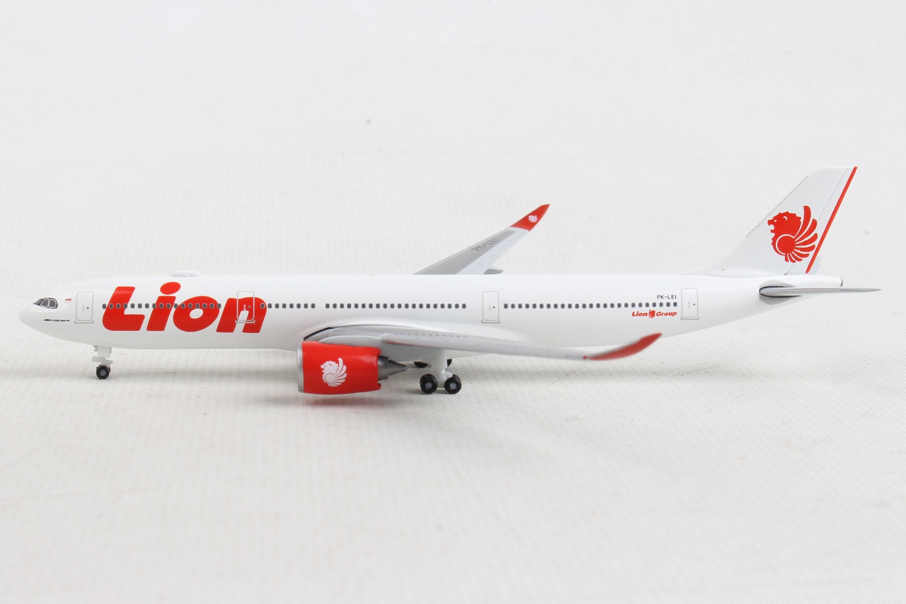 1:400 Diecast Metal Plane Model Toy Airbus A340-300 Air Asia Airliner Replica 