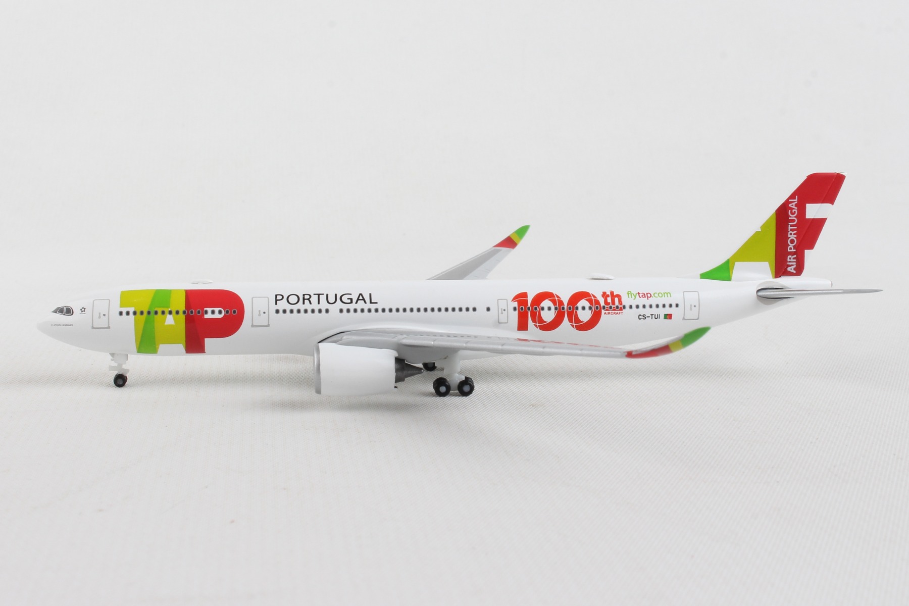 AIR PORTUGAL AIRBUS A310 DESK MODEL 