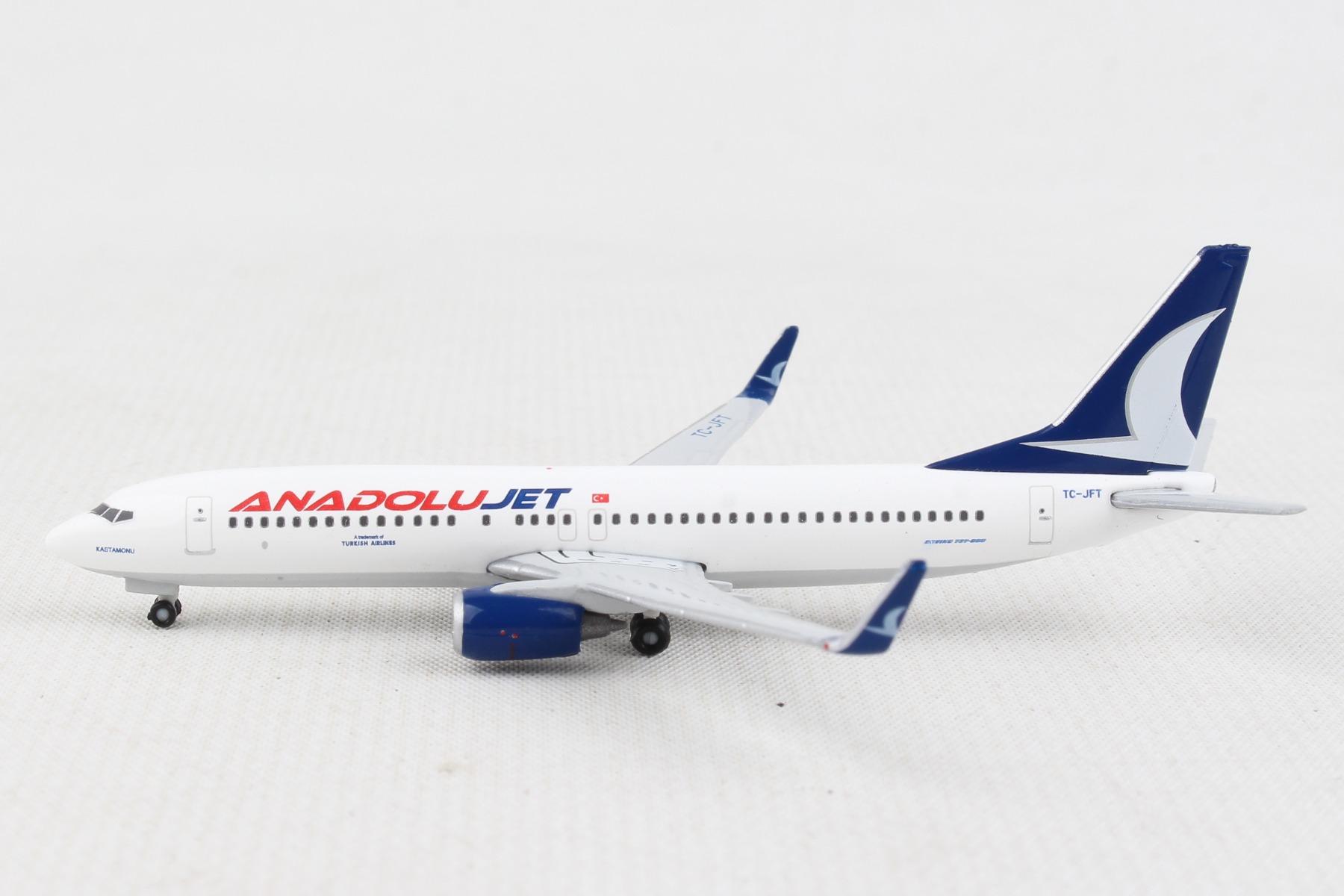 Boeing 737-800 Aviogenex Serbia Snap Fit Collectors Model Scale 1:200 g 